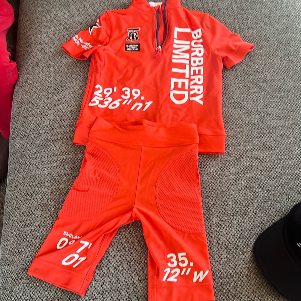 ORANGE BURBERRY SPORTS OUTFIT